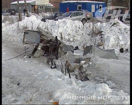 В Екатеринбурге тепловоз протаранил КАМАЗ и 50 (!) метров тащил его по путям. Пострадал один человек. От ФОТО – мурашки по коже 
